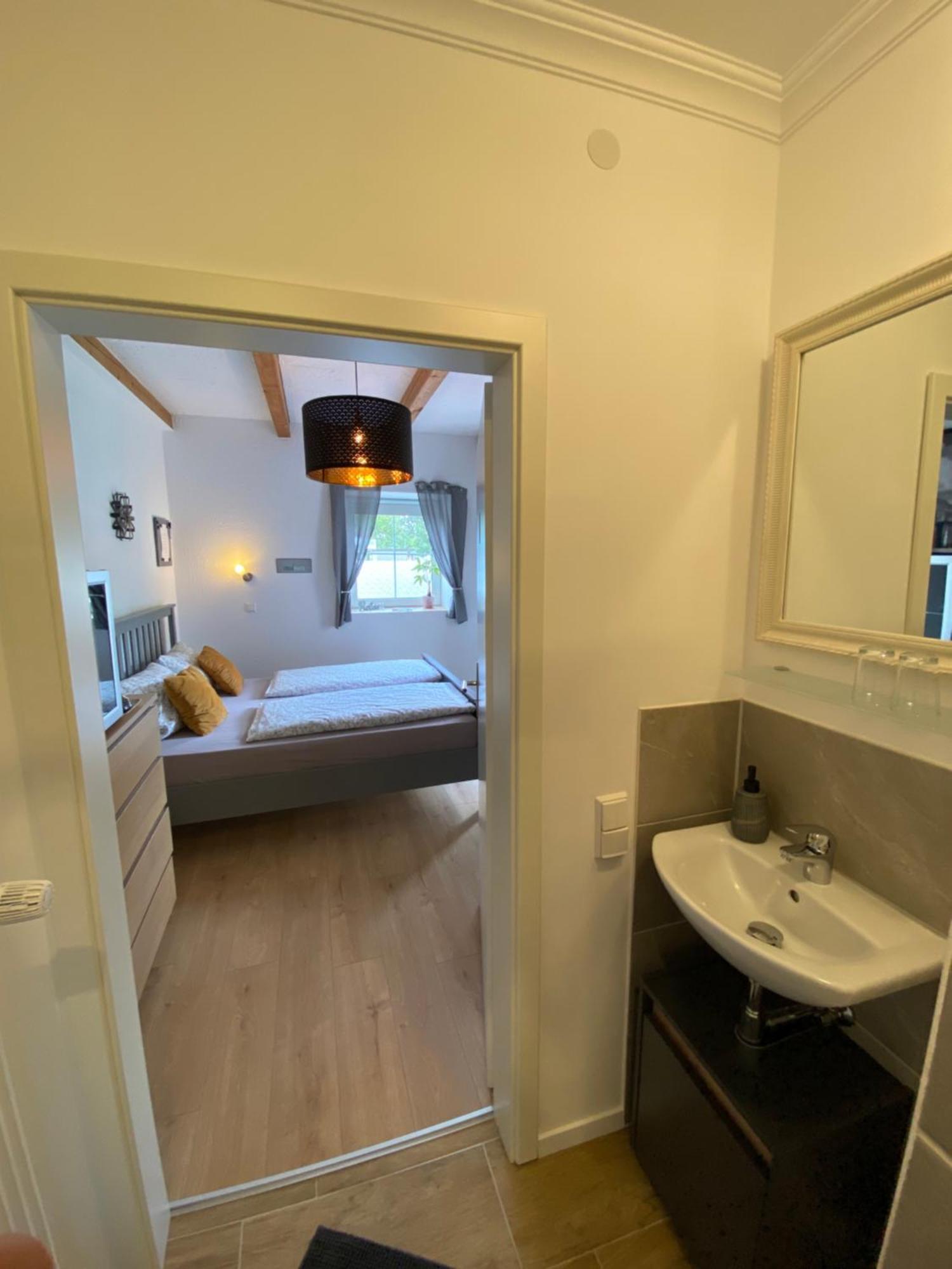 Kleines Doppelzimmer Mit Eigenem Bad Und Kuehlschrank, Frisch Saniert Friedrichskoog Exterior photo
